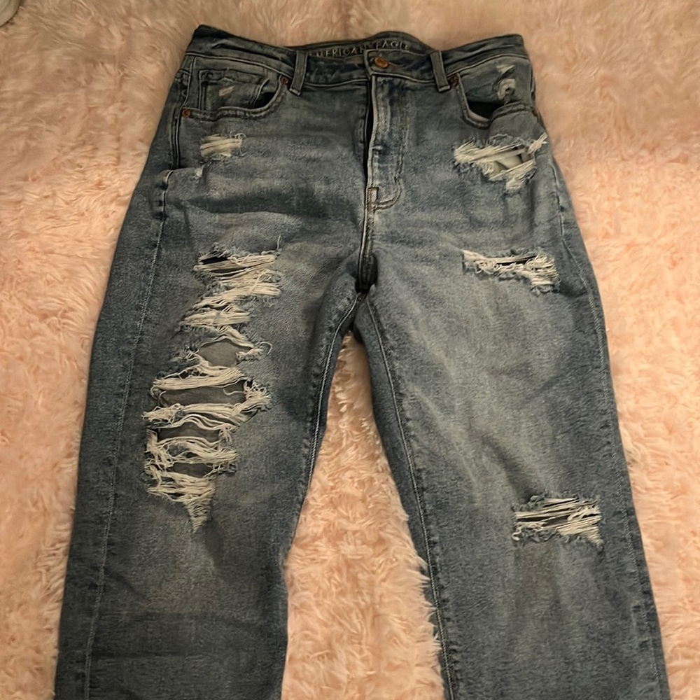 Medium Washed Distressed American Eagle Jeans. Size 8